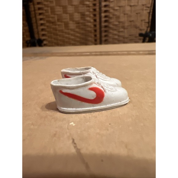 VINTAGE BARBIE DOLL CLONE clothes: WHITE NIKE SNEAKER Tennis SHOES-RED SWISH - Picture 4 of 5